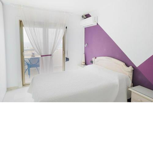 Coqueto apartamento con vistas espectaculares y piscina en Roquetas