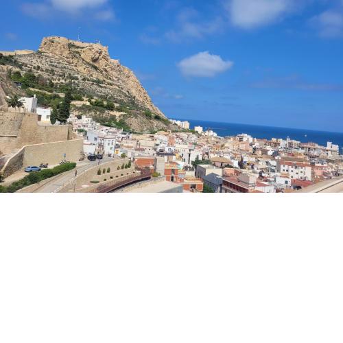 Corazón de Alicante con vistas al mar y al castillo
