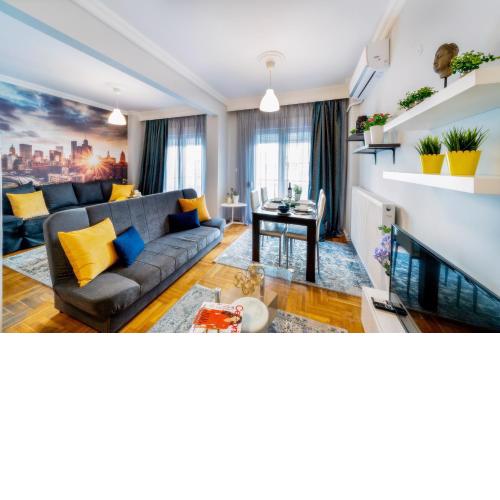 Corona deluxe Apt. (Must)