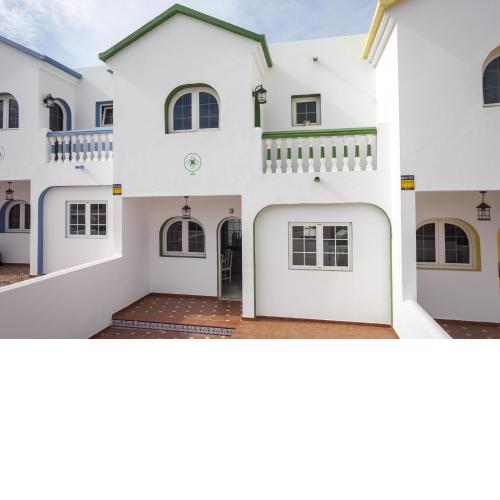 Corralejo Beachside Villa Éter with Private Pool, BBQ & Fast Wifi