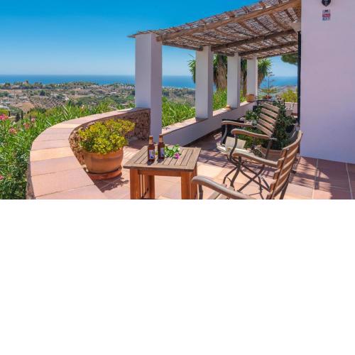Cortijo La Vina Frigiliana by Ruralidays