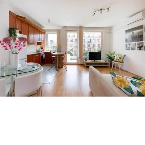 Corvin 1b - 3 Bedrooms Apt with Parking and AC
