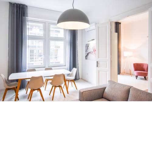 Cosmopolitan Decor Apartment