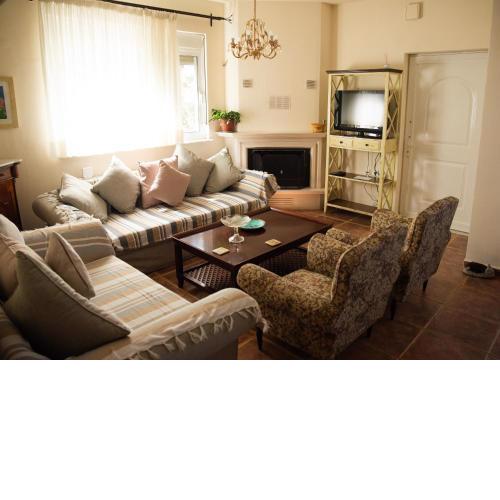 Cosy 2-Floor House with Garden