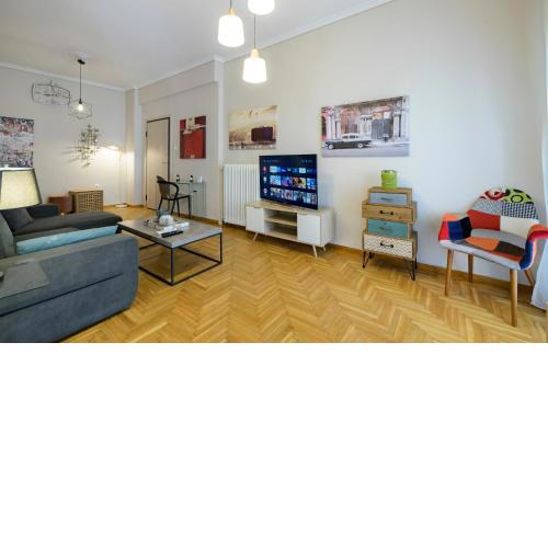 Cosy 2BR flat near Ampelokipoi station & hospitals