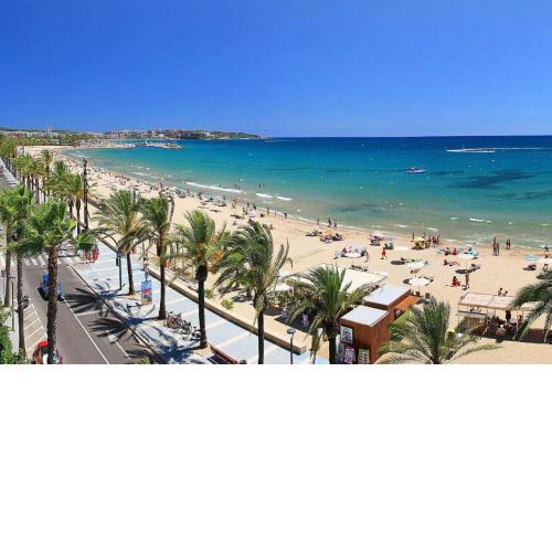 Cosy 3-bedroom apartment for 6-8 people just 50m from the beach