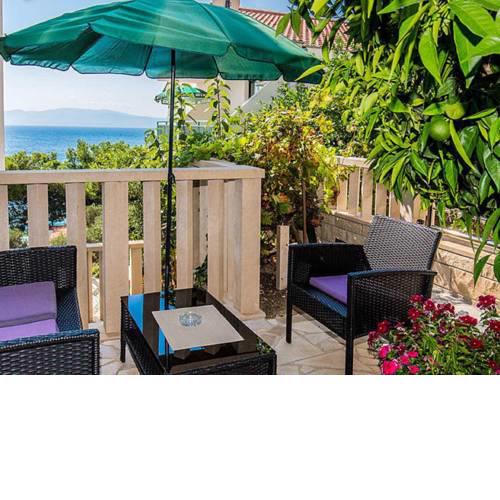 Cosy Apartment in Drvenik with Terrace