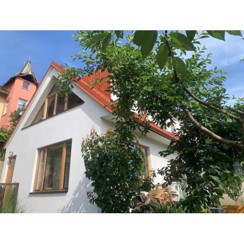 Cosy family house with garden, 12 min from the center