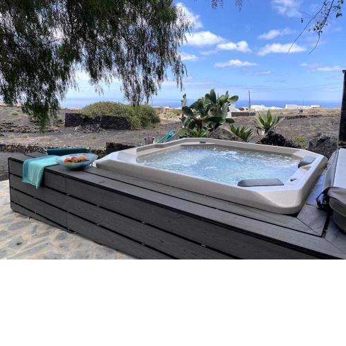 Cosy finca, sea views, jacuzzi