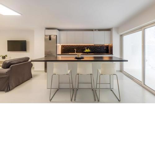 Cosy flat w/ spacious back yard