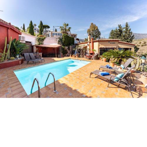 Cosy house jacuzzi wifi pool view
