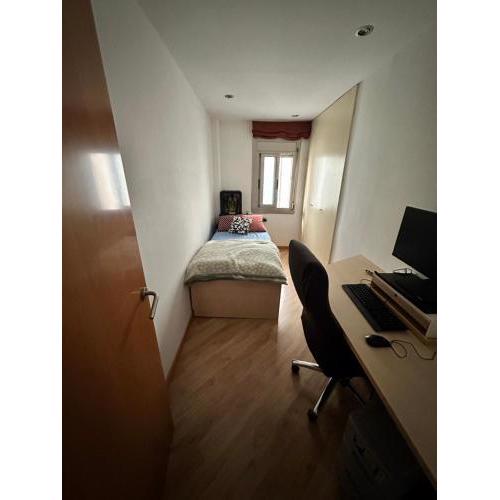 Cosy room in the center of Barcelona!