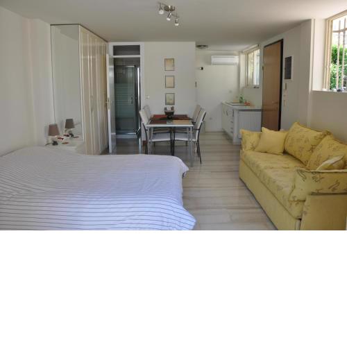 Cosy Studio with Garden / Individual apartment