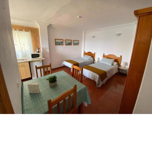 Cosy twin beds El Galeon