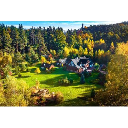 Cottage: AŽ PO UŠI („Head over heels“)