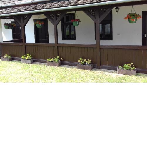 COTTAGE HOUSE SZEMES SZÍVÉBEN