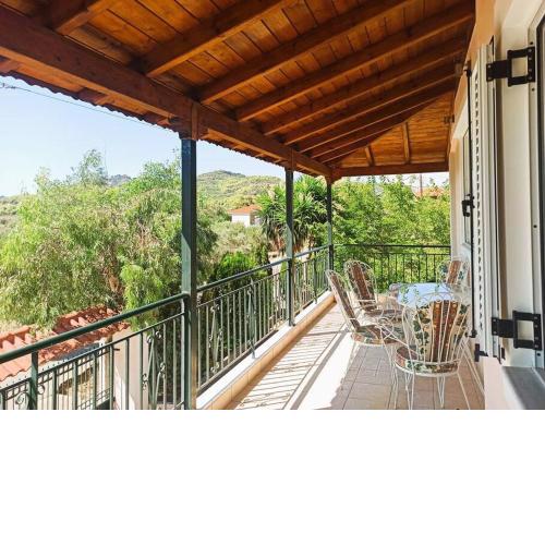 Cottage in Greek nature