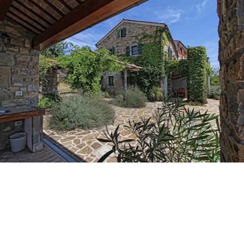 Country stone house in Istria Jasmine