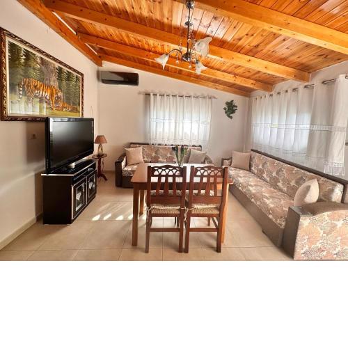 Countryside Apartment Kane