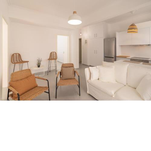 Cozy 2bd apt. 1 min from sea