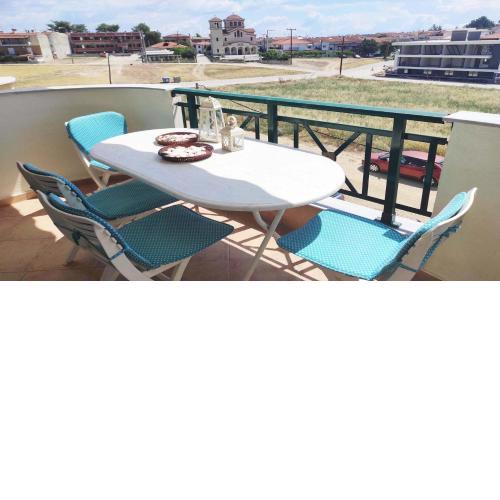 Cozy 2nd fl Apart in Kallithea with Sunny Balcony