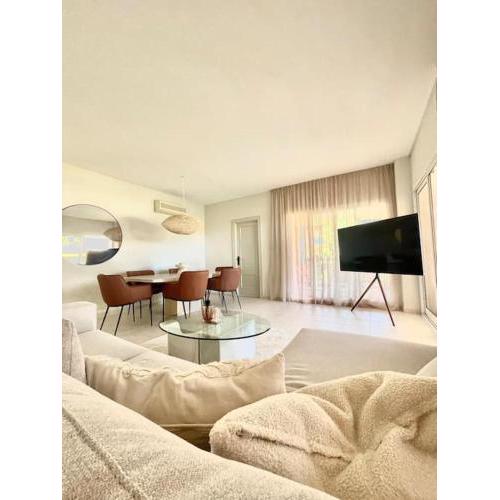 Cozy 3 bedroom apartment. Pool/beach/padel.