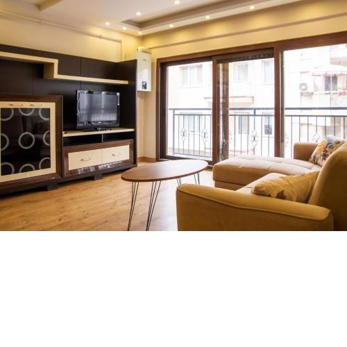 Cozy and Central Apartment near Shore and Trendy Attractions in Karsiyaka, Izmir
