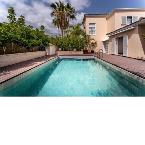 Cozy and charming villa with pool