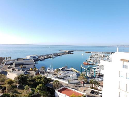 COZY APARTMENT BETWEEN THE PORT AND THE BEACH LA RADA