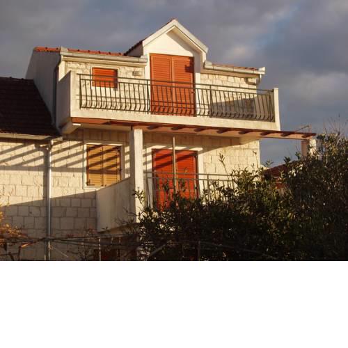 Cozy Apartment Okrug Donji Dalmatia in Croatia with Beach nearby