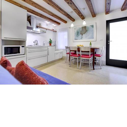 Cozy Apartment up to 4 in Biennale Giardini by Bricola Apartments