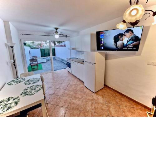 Cozy Apartment With Garden
