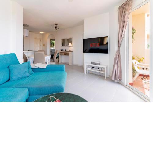 Cozy apartment with sea views