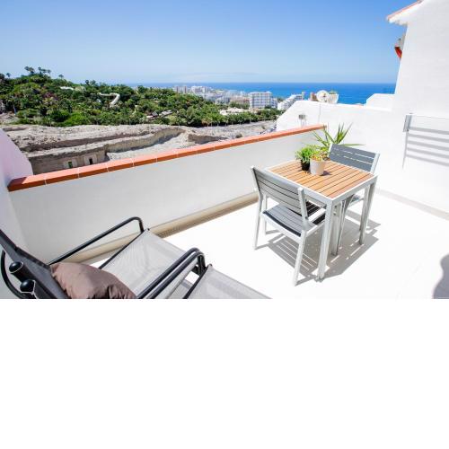 Cozy apartment with seaview and parking