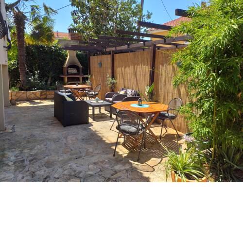 Cozy apartments with balcony and garden - AE1192
