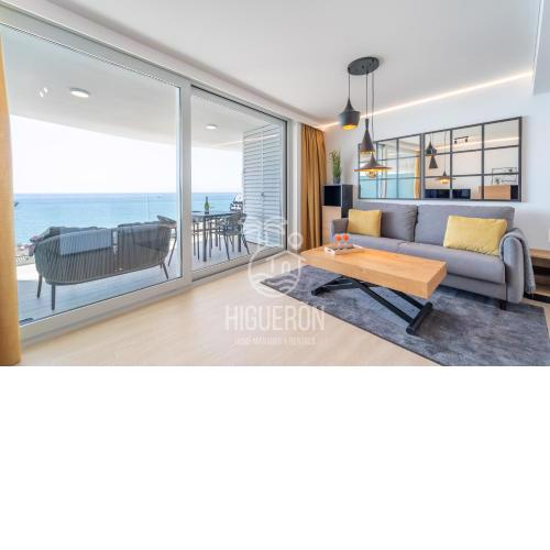 Cozy apartment.Stunning views.Beach and sun life