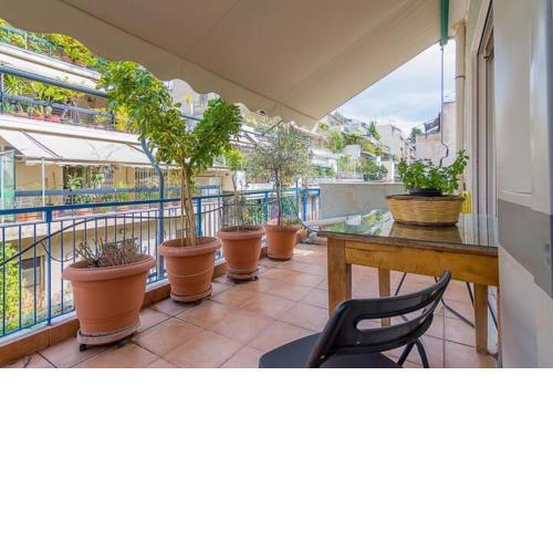Cozy apt. with veranda in Exarcheia