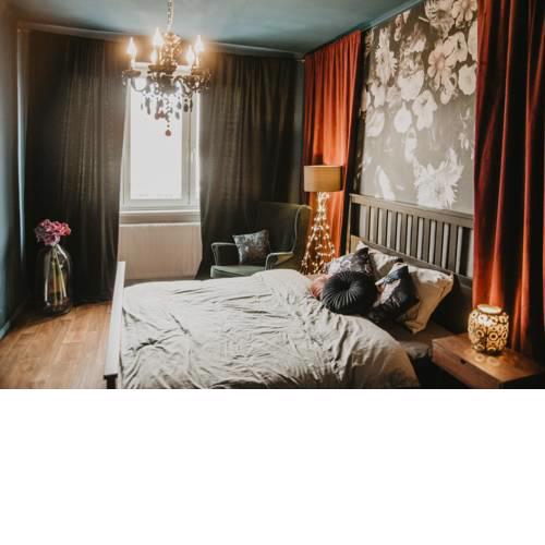 COZY ART STUDIO IN THE CENTRE