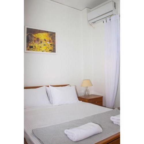 Cozy Athens Hideaway