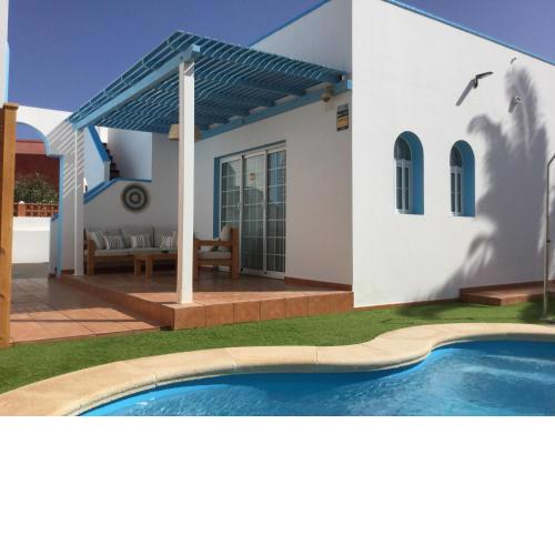 COZY, Beach House , by MAHBOVILLAS