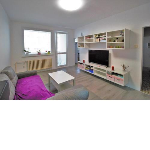 Cozy, bright room with free parking
