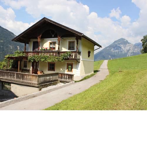 Cozy Chalet in Bruck am Ziller with Private Terrace