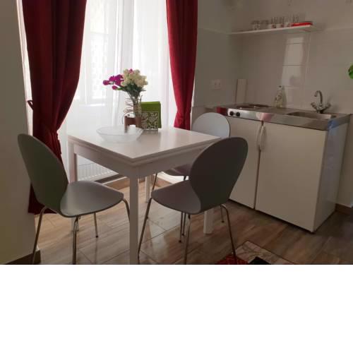 cozy city apartment 5