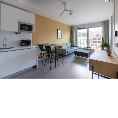 Cozy & Convenient 1BR Apartment w/ Free Parking #180