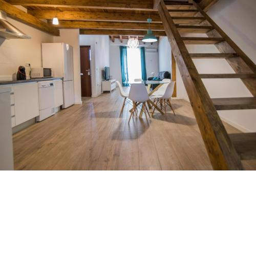 Cozy Duplex Apartment 1 step to City Center SelfCheckin!