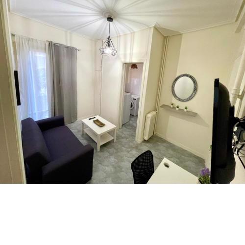 Cozy flat in Hilton, central Athens, 3' metro, VFM!