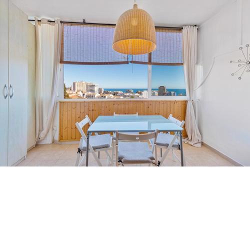 Cozy Fuengirola apartment with sea view & pool