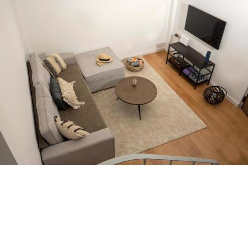 Cozy Hideaway: Serenity, Charm & Athenian Delights