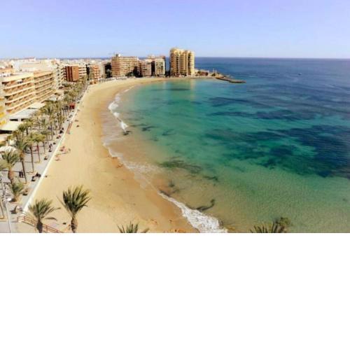 Cozy Holiday @ 3BR Apt Near Beach Promenade!