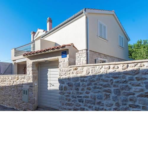 Cozy Holiday Home in Petrcane with Private Terrace